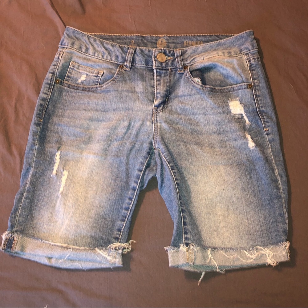 Junior’s Size 9 Bermuda Shorts